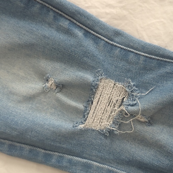 KanCan 28 Distressed Crop Jean - Picture 6 of 9